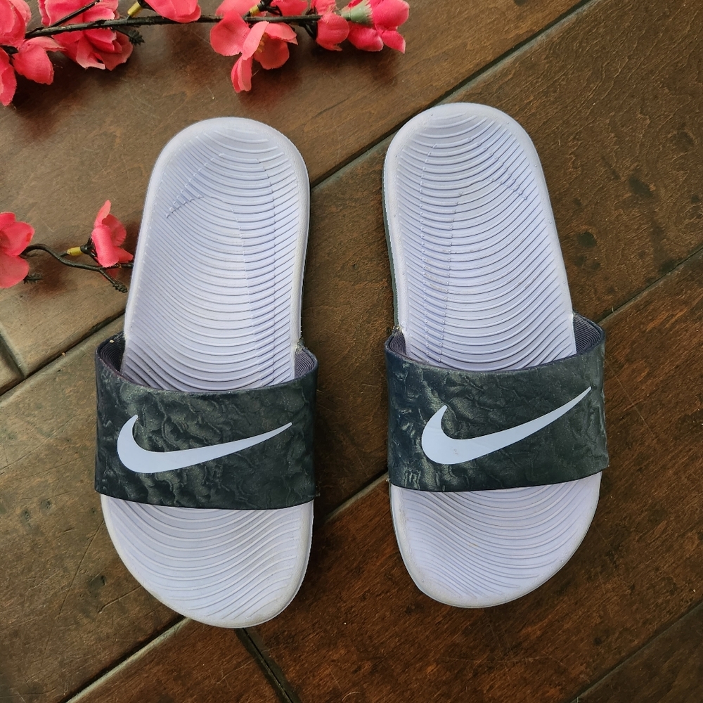 Girl's Nike Kawa Slides